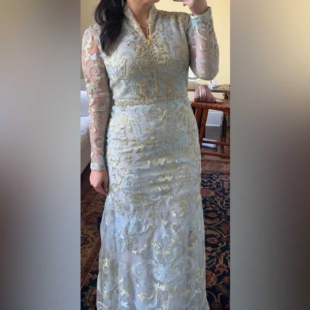 Mac Duggal Long Sleeve Applique V-Neck Gown size 8 - Picture 3 of 4